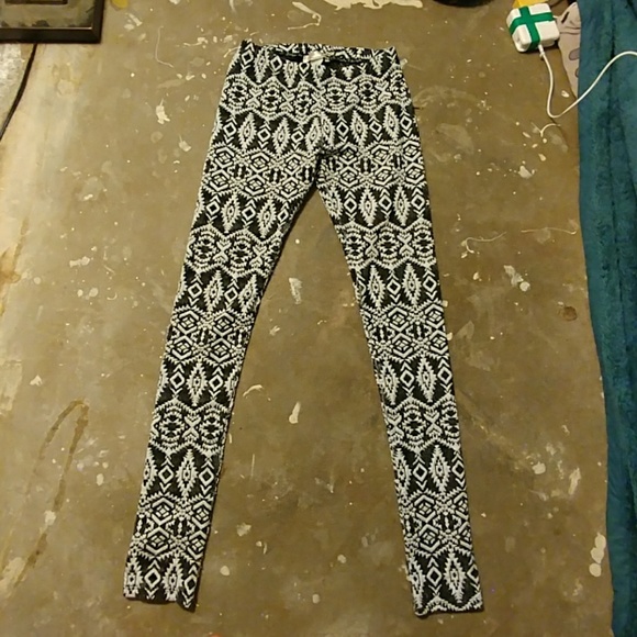 a'gaci Pants - Black and white patterned leggings a'gaci Pants - Black and white patterned leggings